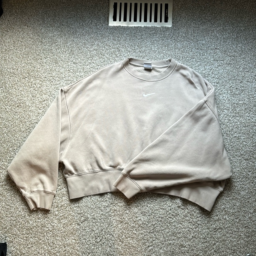 Nike cropped oversized crewneck M